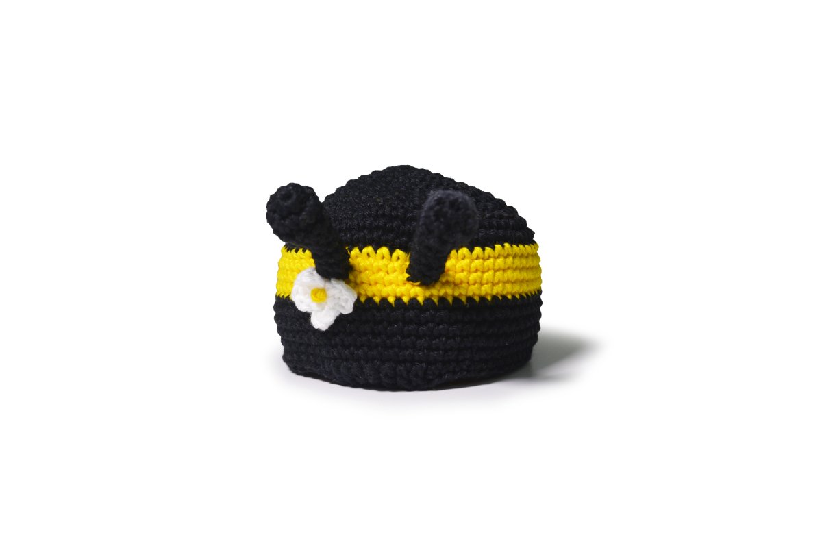 Circulo Amigurumi Kit Bee - tools and yarn on table.