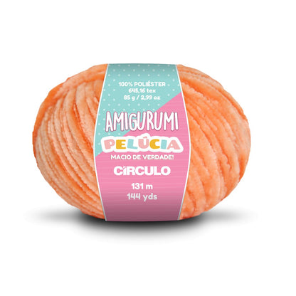 Circulo’s luxurious Pelucia Yarn for soft amigurumi projects.