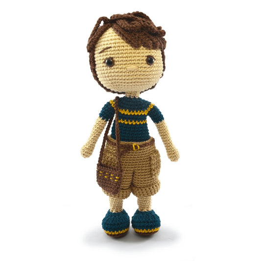 Circulo Amigurumi Doll Kit Dan with yarn and pattern